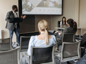 Jak przygotować prezentację po angielsku? Praktyczny przewodnik krok po kroku