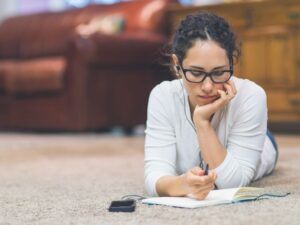 Podcasty do nauki angielskiego – skuteczny sposób na rozwój języka